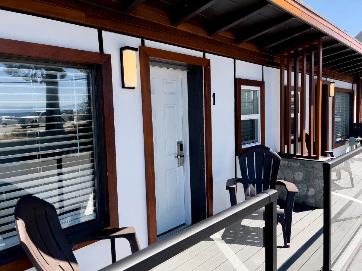Oceanside Villas Sechelt Exterior photo