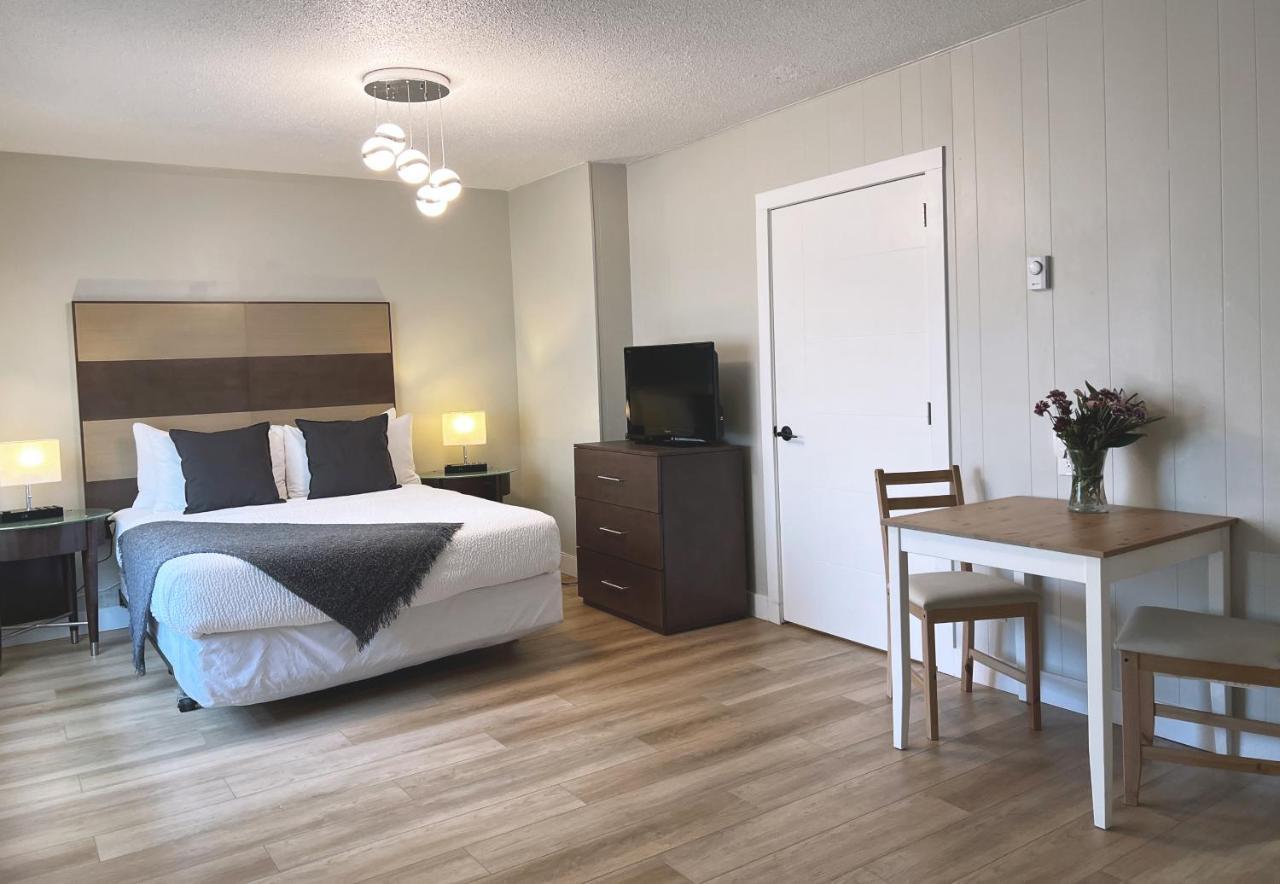 Oceanside Villas Sechelt Exterior photo